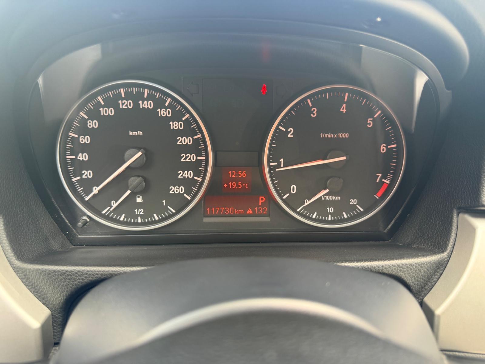 BMW 320 2008 — photo 19