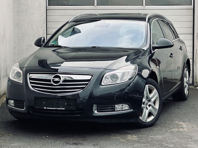 Opel Insignia 2.0 4x4*XENON*NAVI*SHZ*TEMPO*AHK*TEMPO