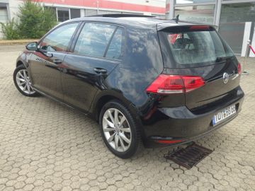 Volkswagen Golf - 2