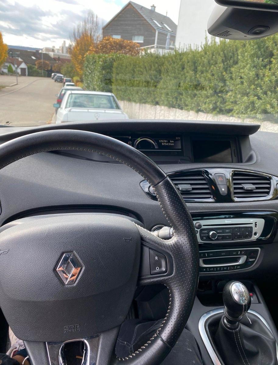 Renault Scenic 2013 — rear view