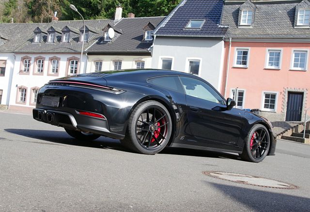 Porsche 992.2 4 GTS Coupe*14-W,ACC,BOSE,Schiebedach,360°