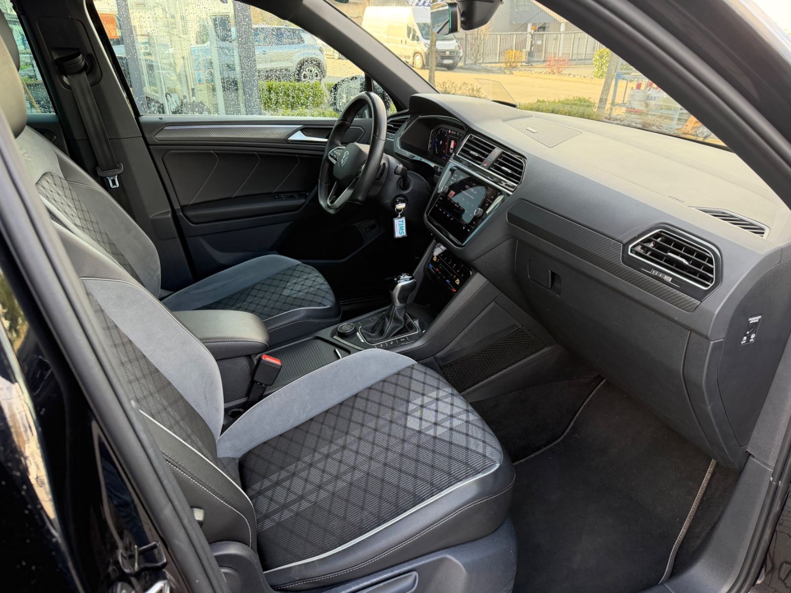 Fahrzeugabbildung Volkswagen Tiguan R-Line 4Motion