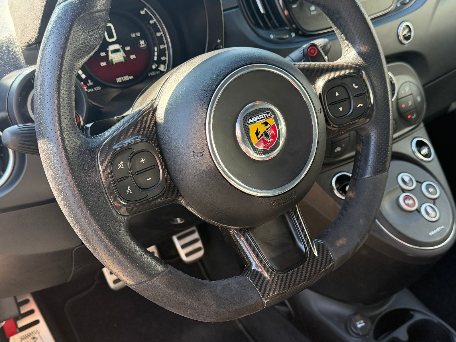 Fahrzeugabbildung Fiat Abarth 695Competizione/CARBON-SITZE/CARBON/BEATS