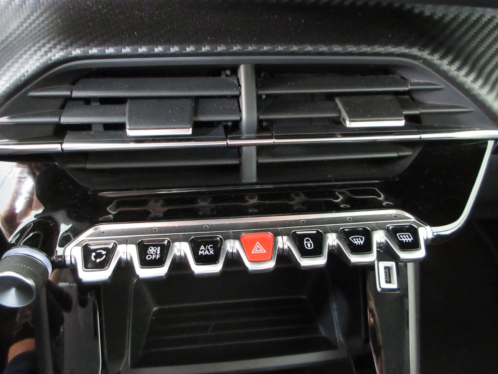 Fahrzeugabbildung Peugeot 2008 Active LED/NAVI/PDC/ALU/TEMPO