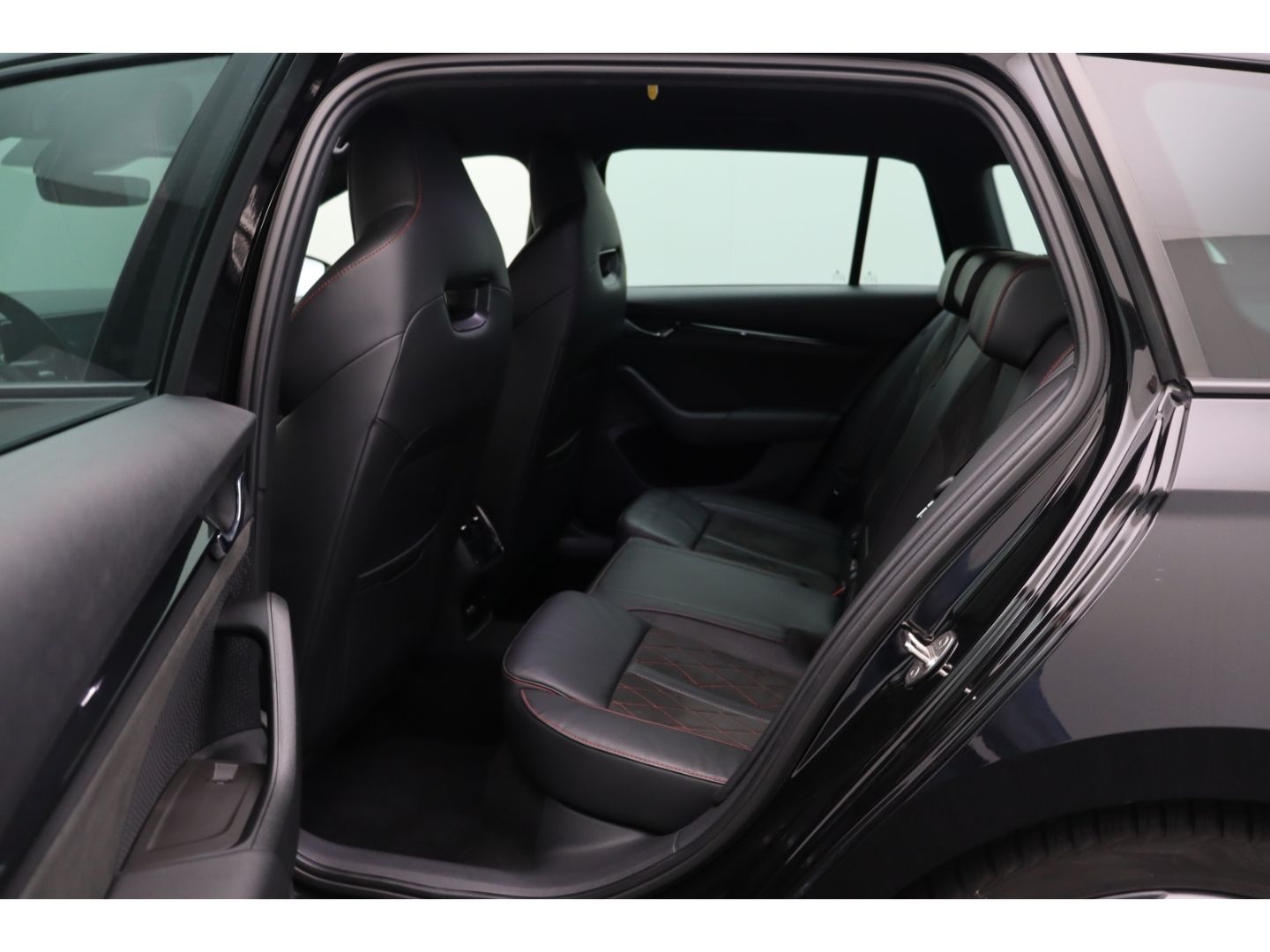 Fahrzeugabbildung SKODA Octavia Combi RS 4x4 AHK Memory ACC Canton Sound
