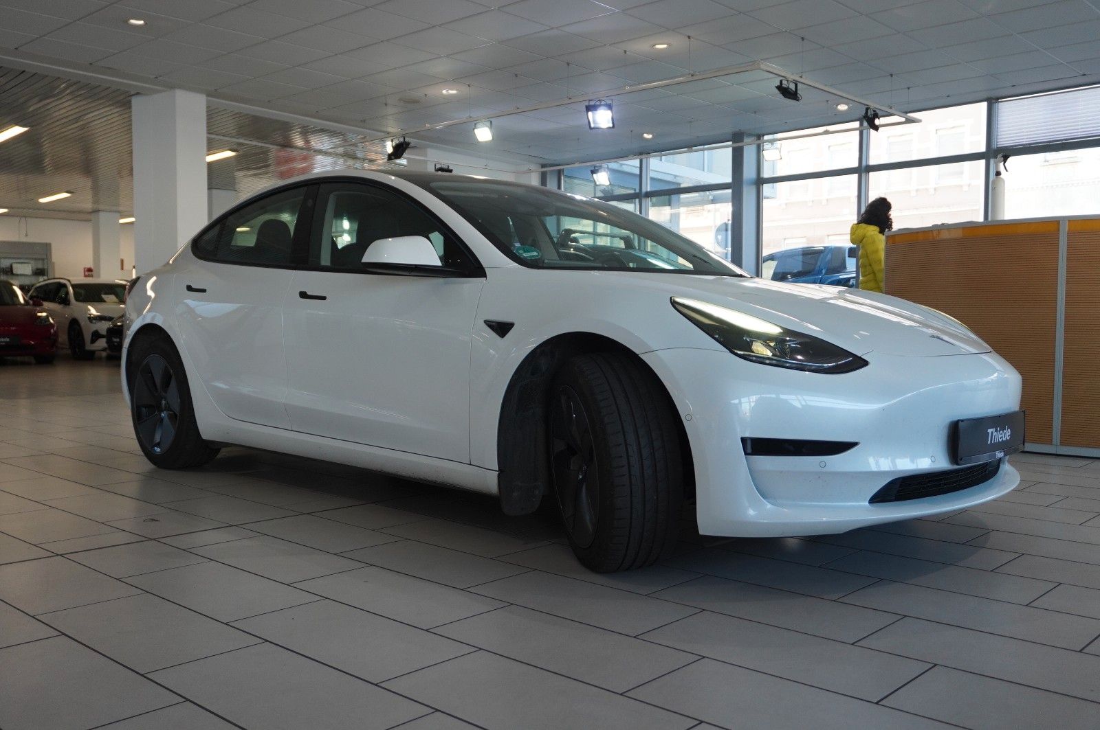 Fahrzeugabbildung Tesla Model 3 Standard Range Plus NAVI/KAMERA/SH/WÄRME