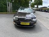 Skoda Superb Combi Elegance Automatik - Skoda Superb aus 2011: Kombi