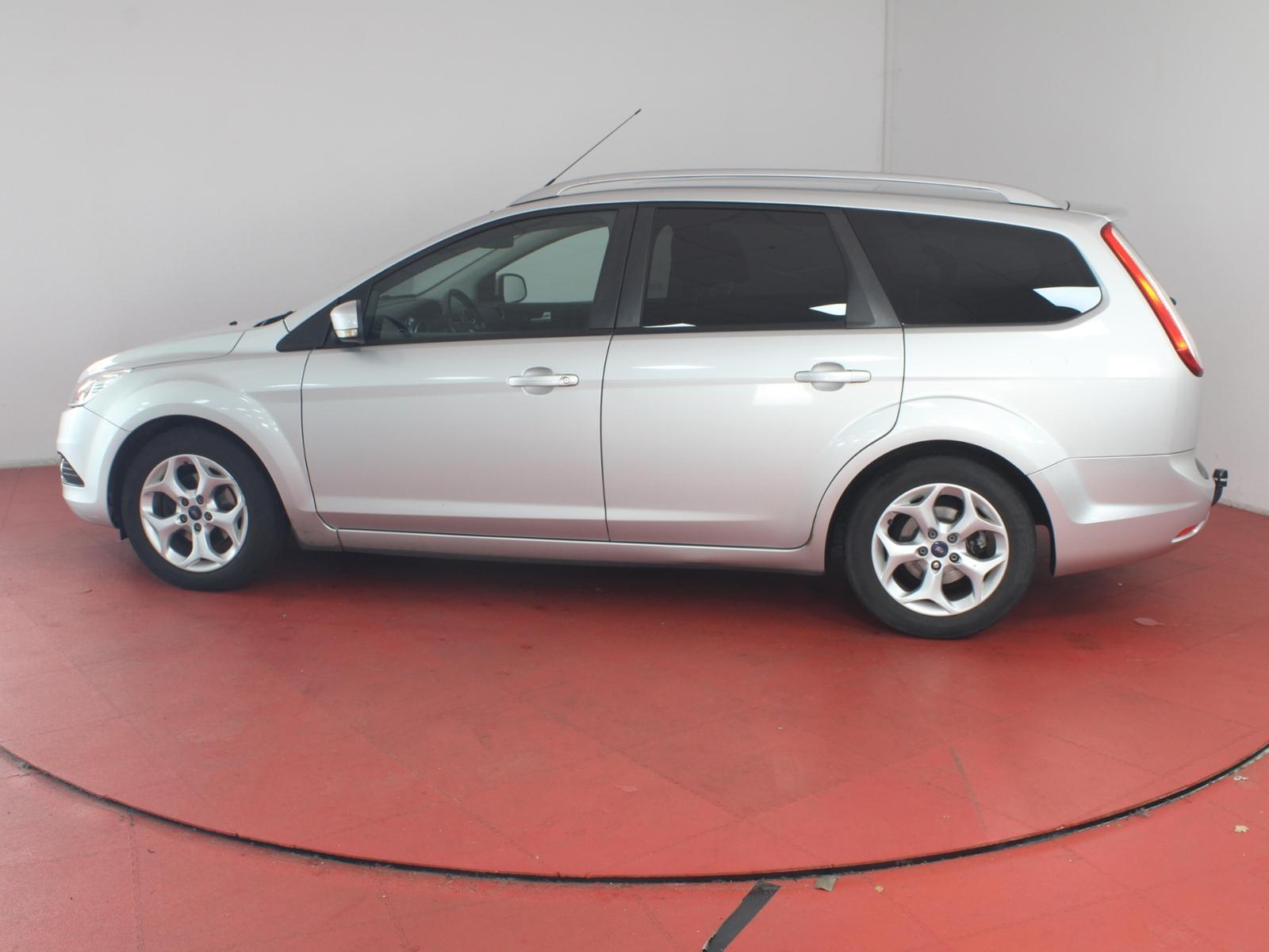 Ford Focus 2010 — photo 28