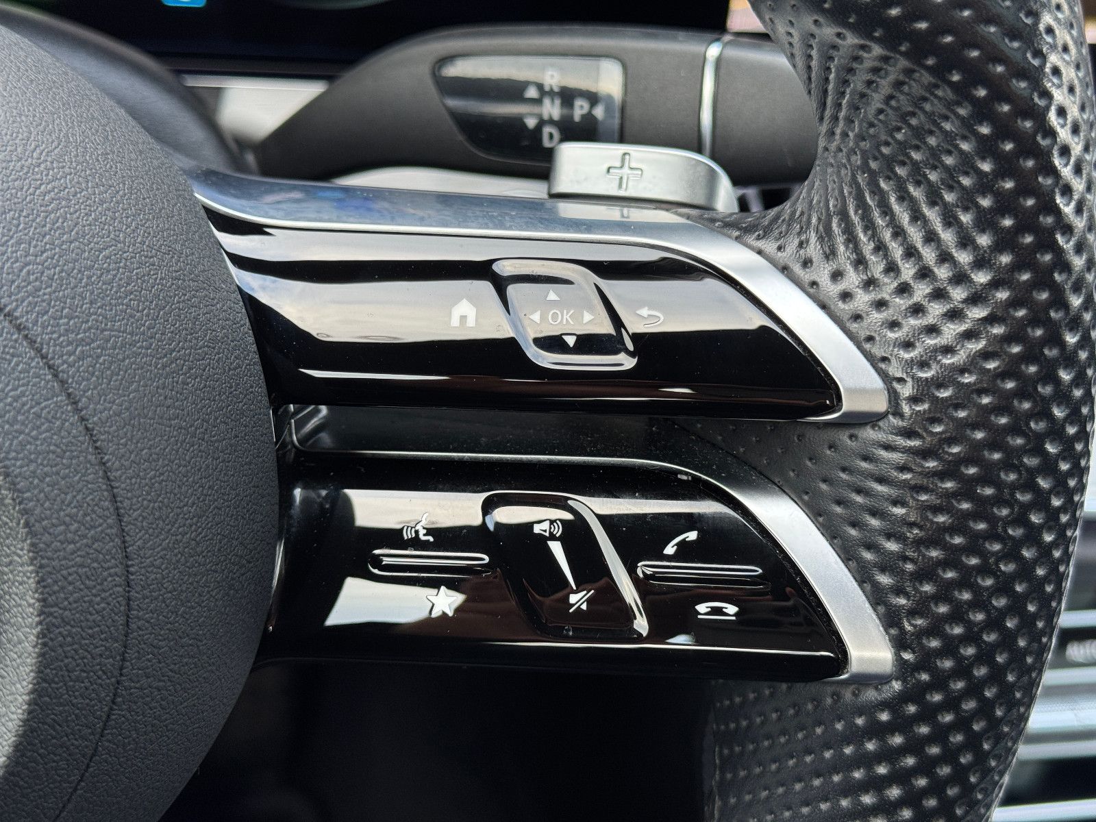 Fahrzeugabbildung Mercedes-Benz E 300 Coupe 9G 2X AMG LINE PANORAMA MBUX 20 ZOLL