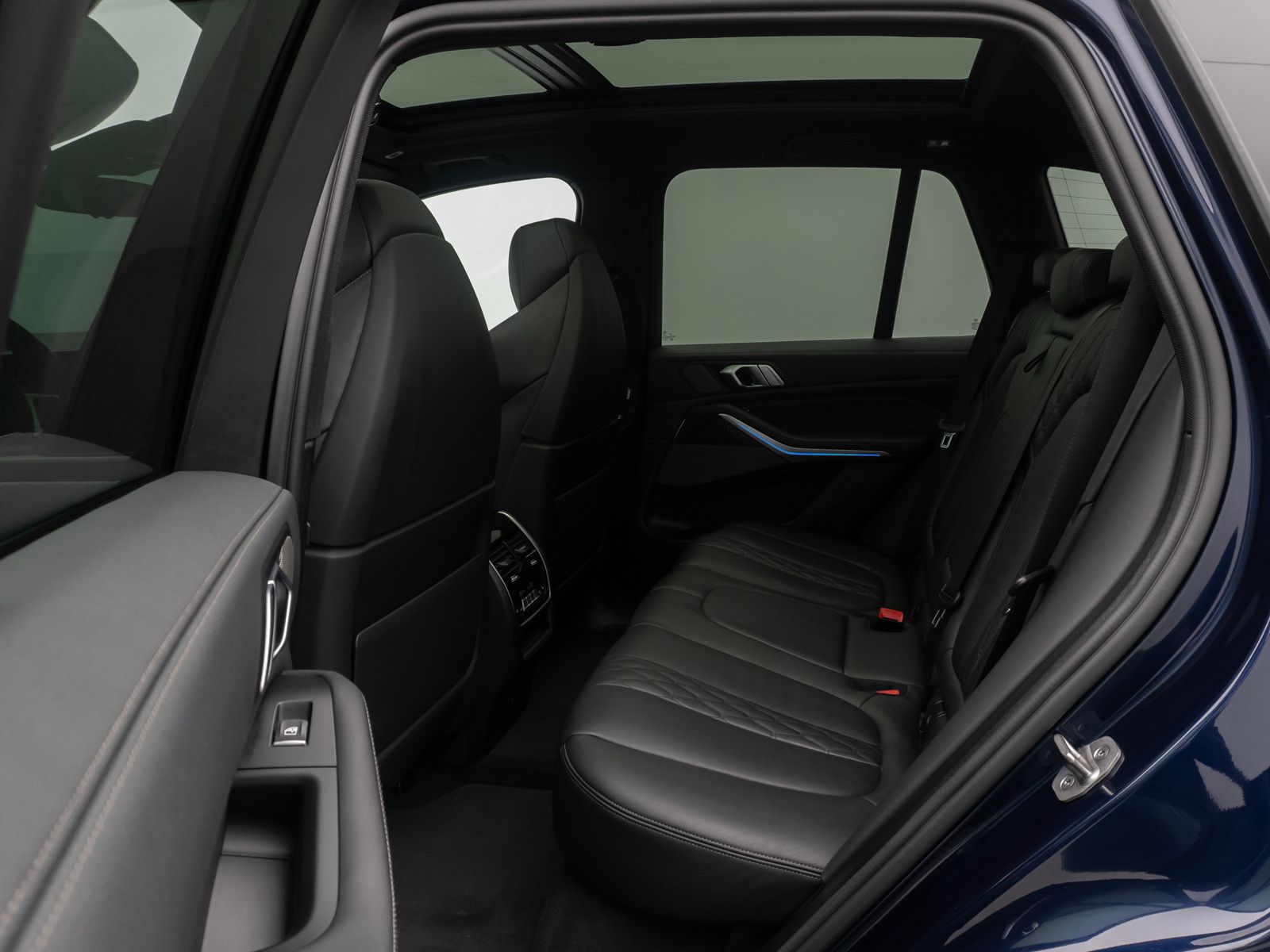 Fahrzeugabbildung BMW X5 xD45e M Sport HUD 360°Laser DAB SkyLounge H/K