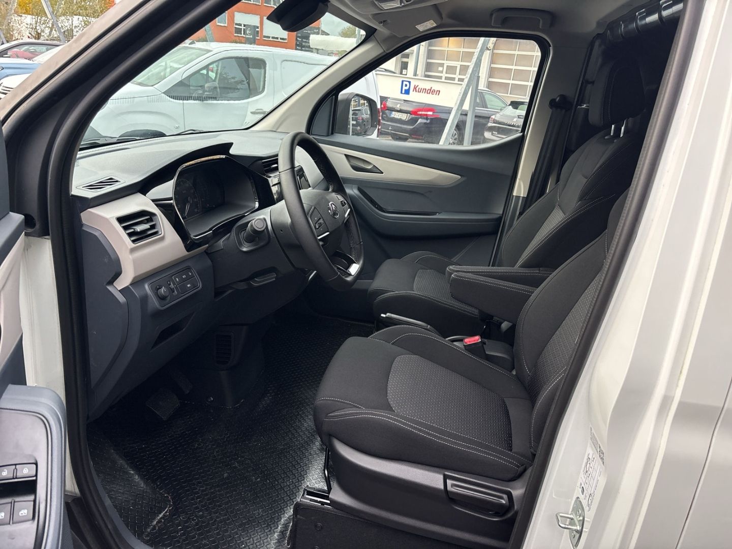 Fahrzeugabbildung Maxus eDeliver3 L1 50KWH LED Rückfahrkam. Temp Tel.