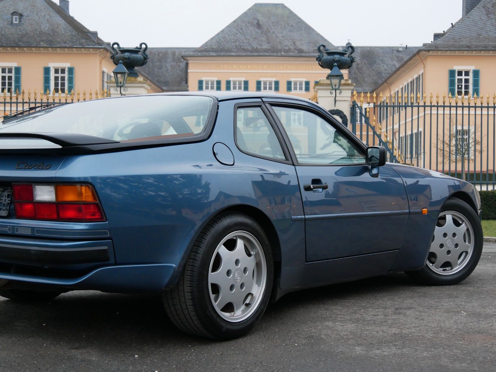 Fahrzeugabbildung Porsche 944 Turbo