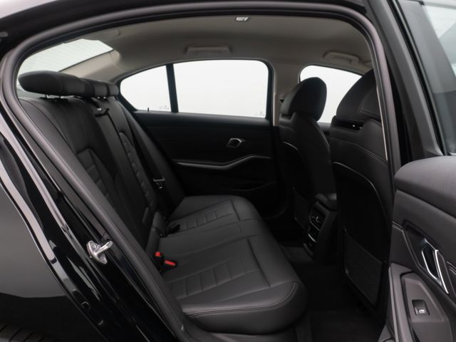 BMW 330, 2022 — 26