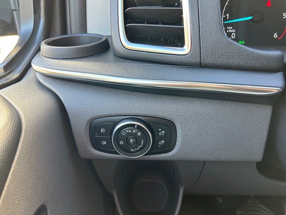 Fahrzeugabbildung Ford TOURNEO CUSTOM 2.0 TDCi AUT L1 8SITZER TITANIUM