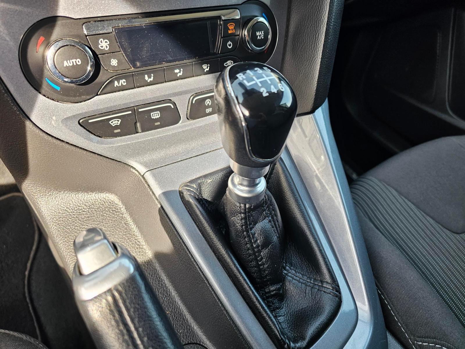 Ford Focus 2013 — photo 20
