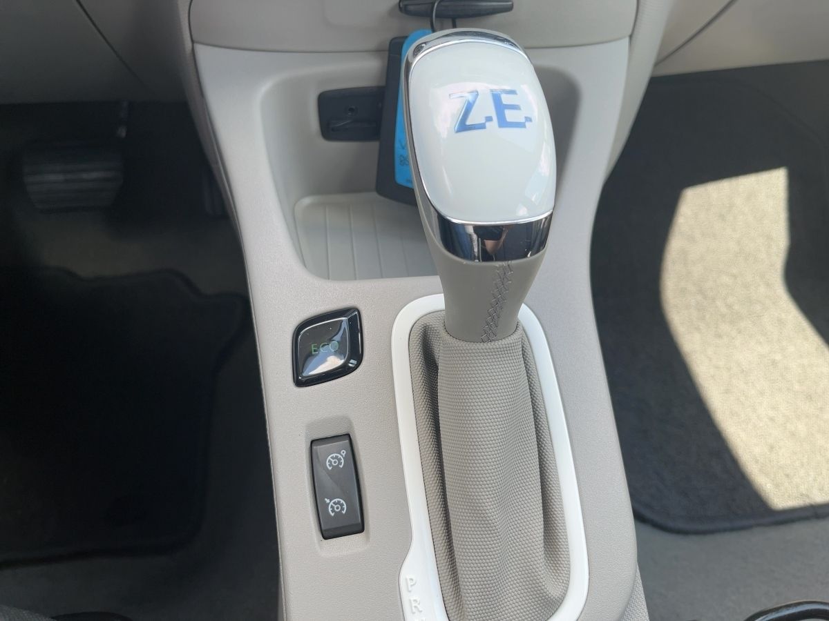 Fahrzeugabbildung Renault ZOE Zoe Life 23,3 KW Batterie **Batt incl.** EPH - mit KI generiert/bearbeitet