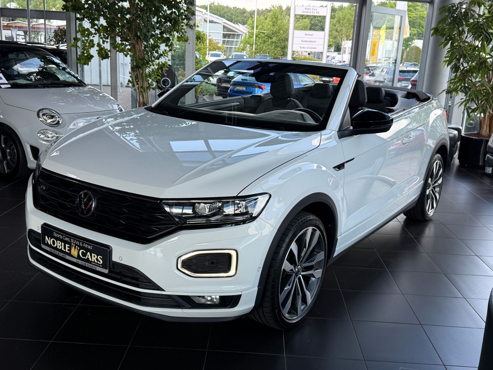 Fahrzeugabbildung Volkswagen T-Roc Cabriolet R-Line Black AHK LED RFK 19"