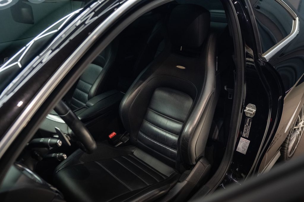 MERCEDES-BENZ C 63 AMG Coupe*H&K*PANO*LEDER*LED*MEMORY*DISTRON MERCEDES-BENZ C 63 AMG Coupe*H&K*PANO*LEDER*LED*MEMORY*DISTRON