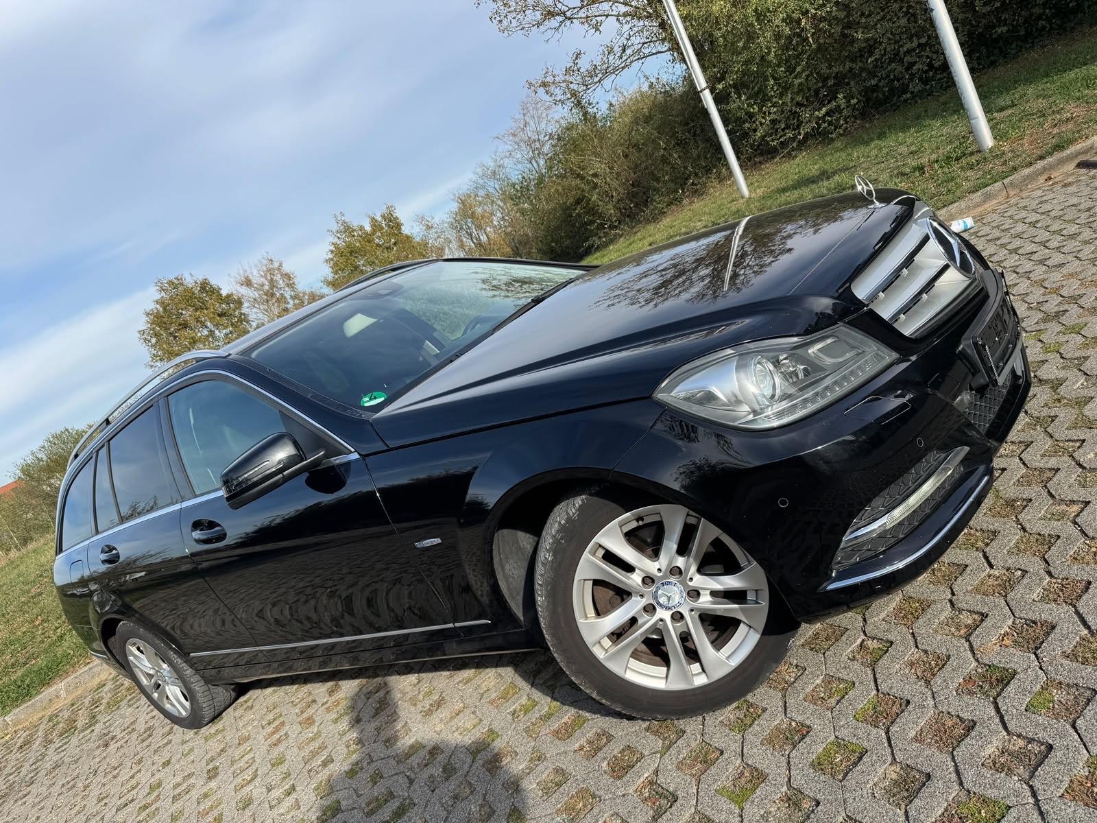 Mercedes-Benz C180 2011 — interior