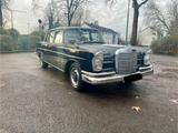 Mercedes-Benz Mercedes Benz 220 Se große Heckflosse - Mercedes-Benz E 220 mit Benzin-Antrieb: Limousine
