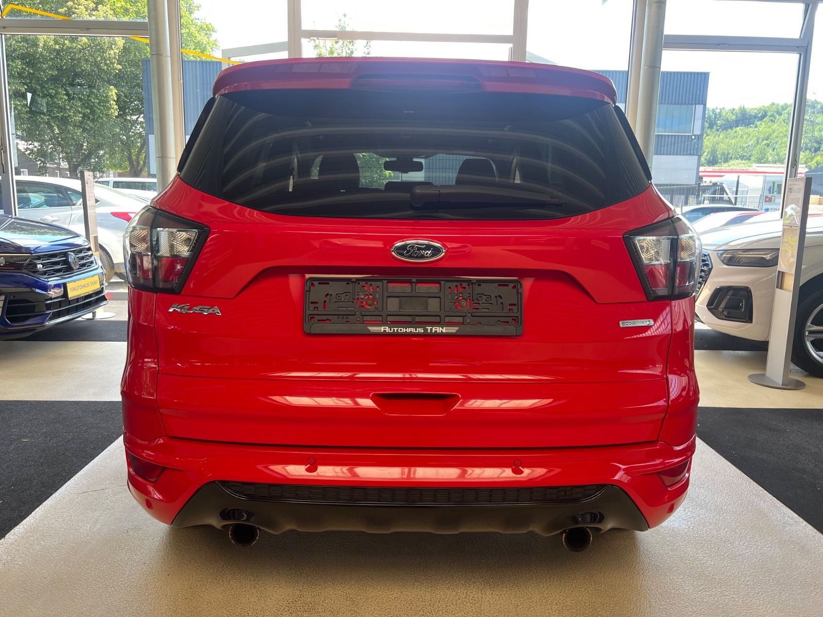 Fahrzeugabbildung Ford Kuga ST-Line * ROT/SCHWARZ *