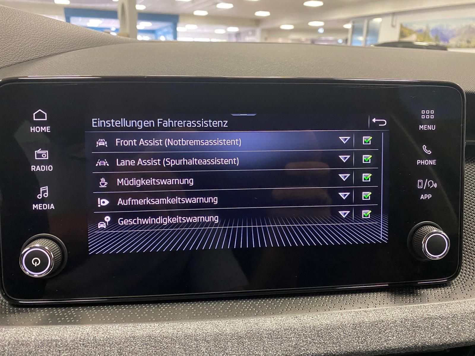 Fahrzeugabbildung SKODA Scala 1.0 TSI Selection APP+KLIMA+RFK+SITZHEIZ++