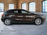 Mercedes-Benz GLA 180 Urban BiXenon KlimaA LM PDC ParkAss SHZ - mit Benzin-Antrieb: Braun, Geländewagen