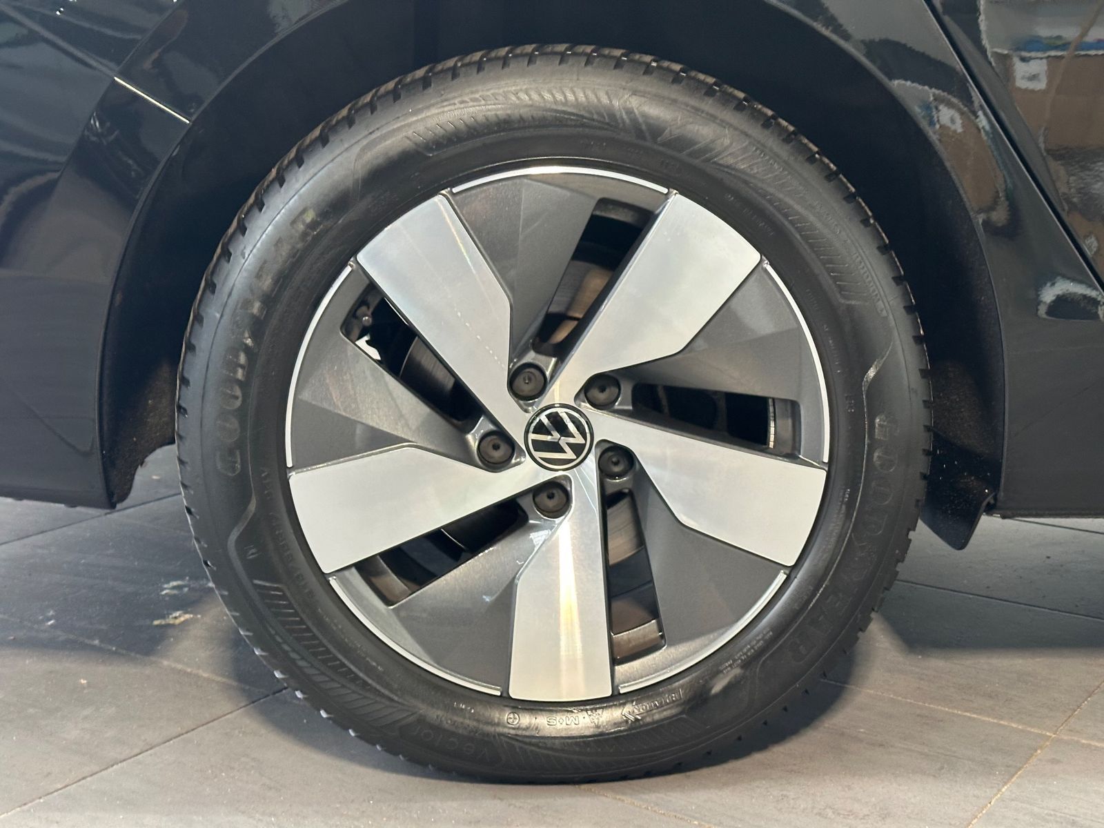 Fahrzeugabbildung Volkswagen Passat Variant 2.0 TDI DSG Business NAV+LED+AHK