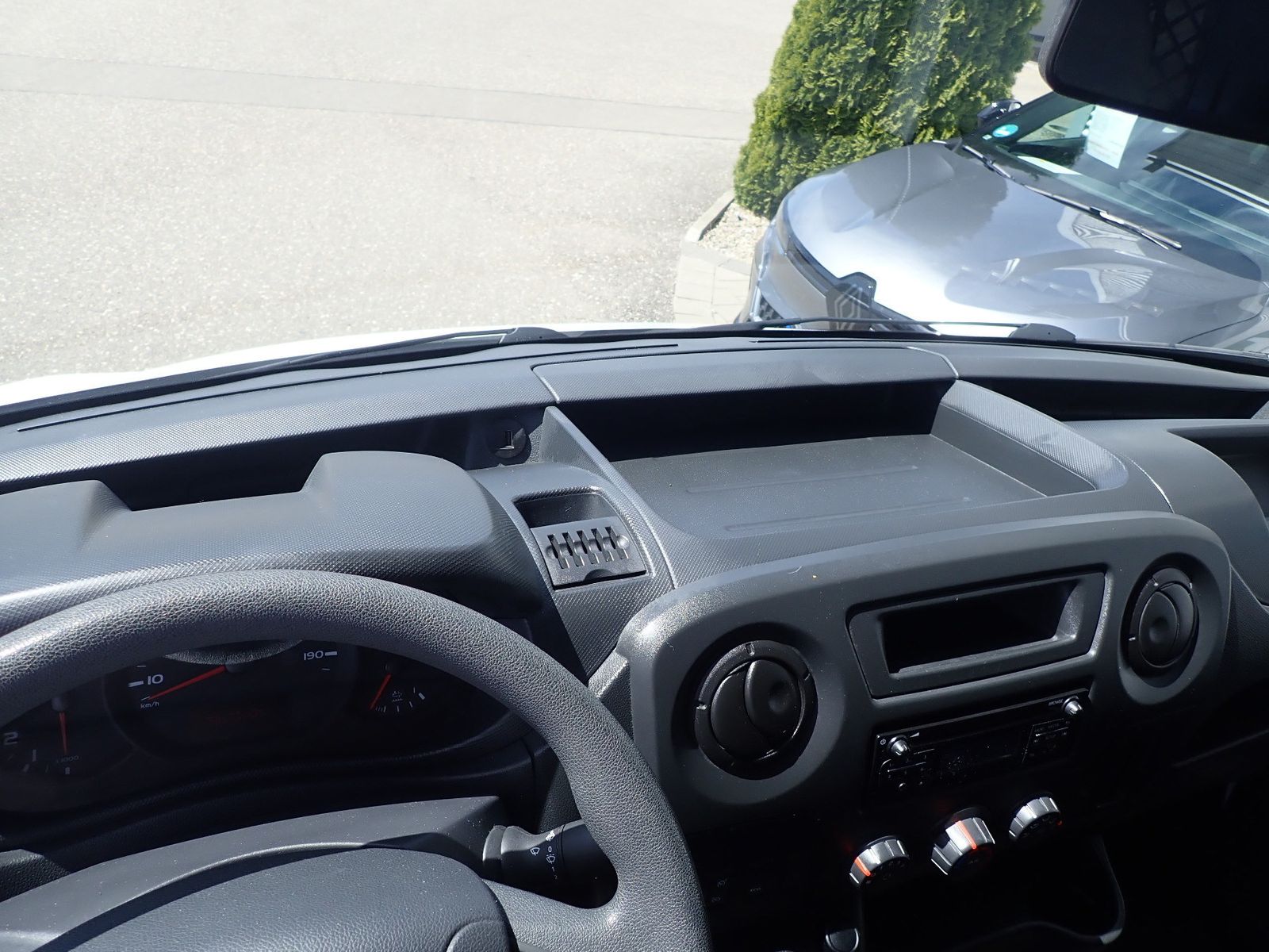 Fahrzeugabbildung Renault Master III Kasten L2H2 3.5to