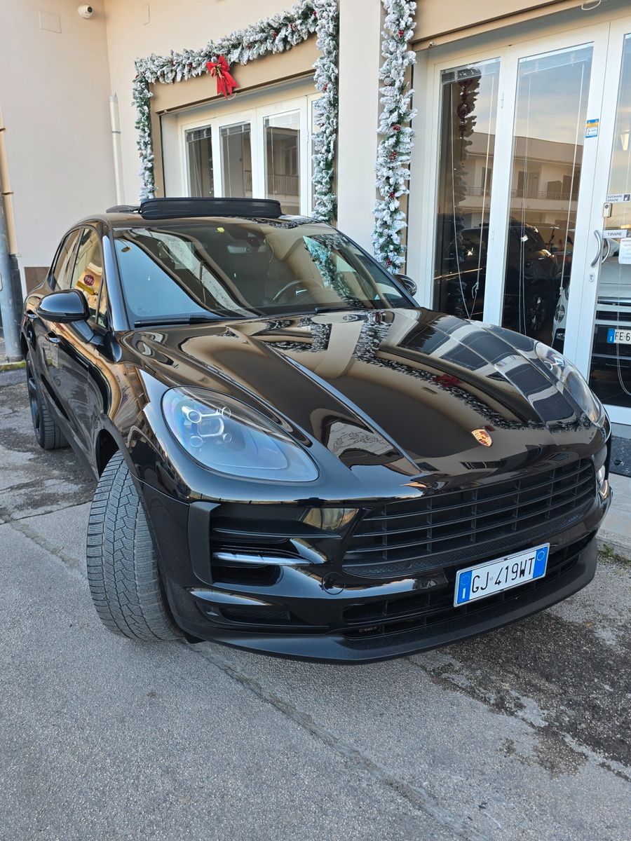 PORSCHE Macan