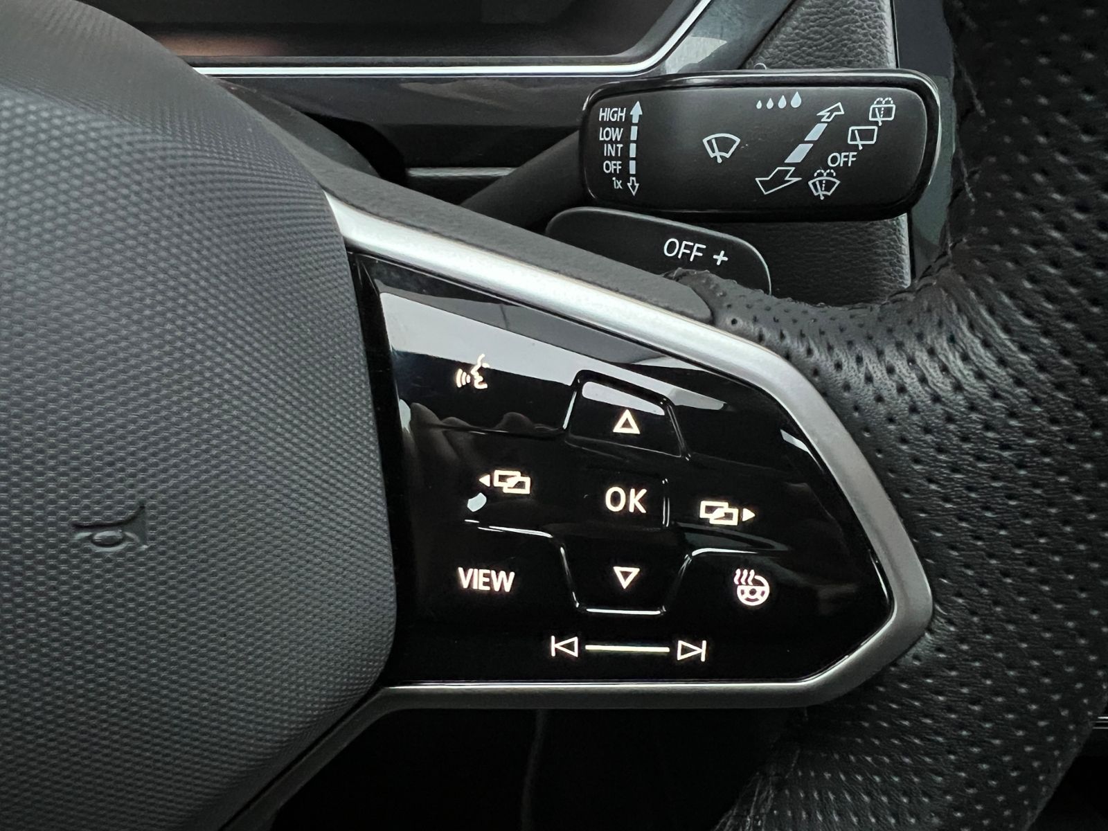 Fahrzeugabbildung Volkswagen Tiguan Allspace R-Line 2.0 TDI DSG 4MOTION *Lede