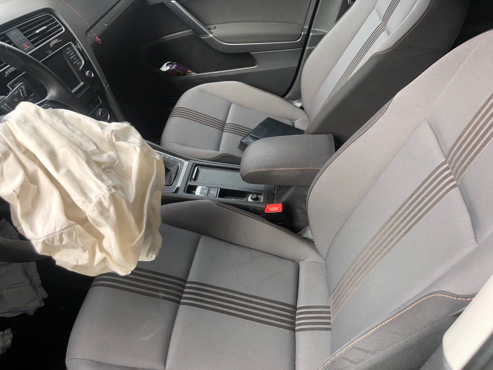 Fahrzeugabbildung Volkswagen Golf VII Variant Allstar Unfall Front