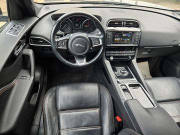 Jaguar F-Pace - 10