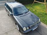 Mercedes-Benz E 220 CDI T AVANTGARDE Avantgarde - gebrauchte Mercedes-Benz E 220 aus dem Jahr 2001