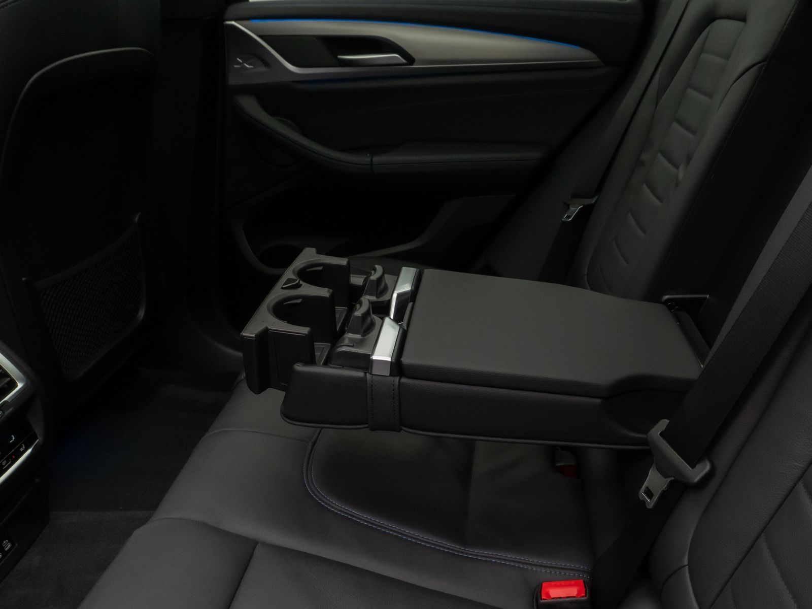 Fahrzeugabbildung BMW iX3 M Sport Impressive Panorama 360° HUD DAB H/K