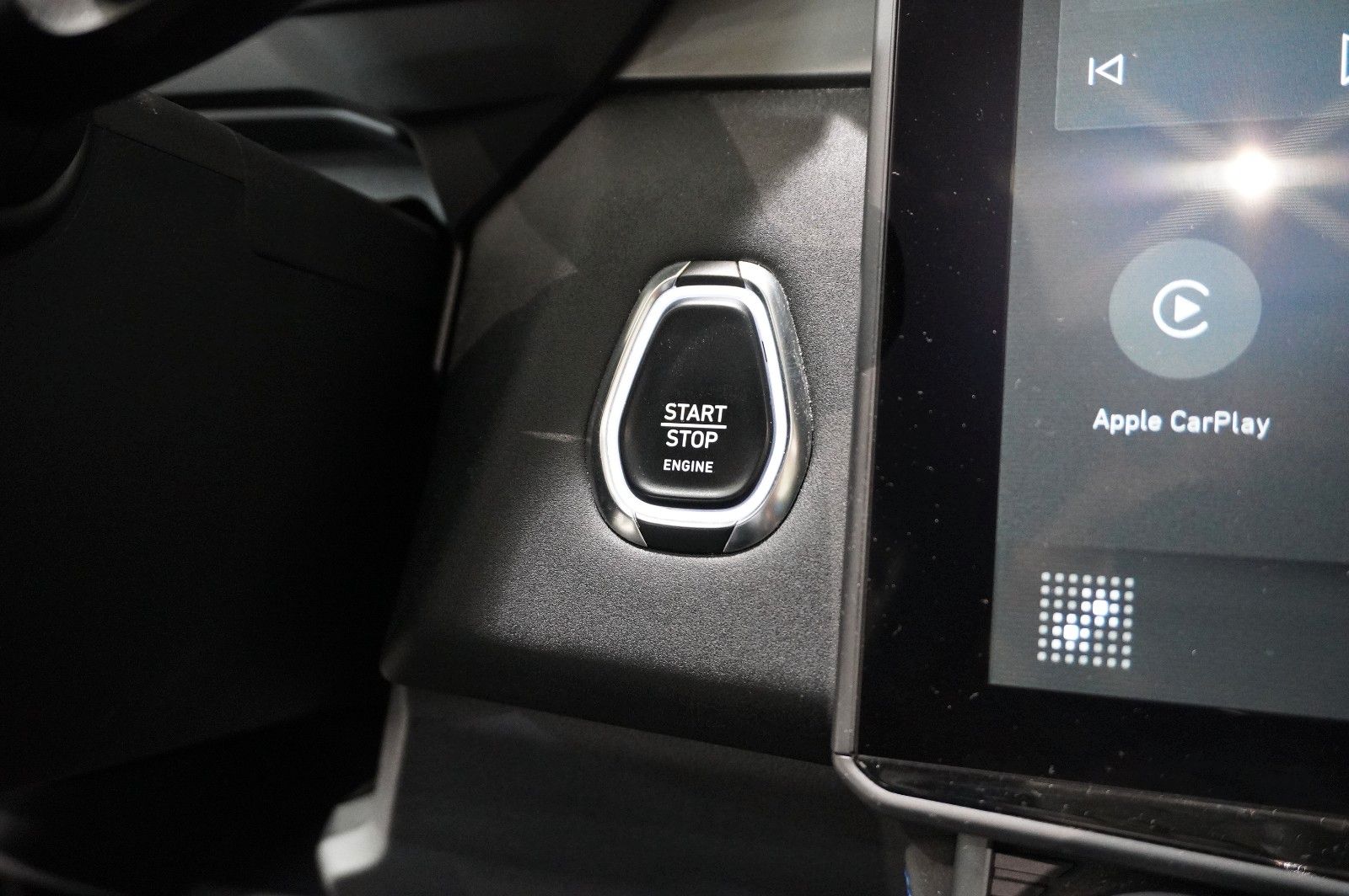 Fahrzeugabbildung Lynk&Co 01 1.5T HEV HYBRID NAVI/LED/SPORT/VIRT./PANO/DAB