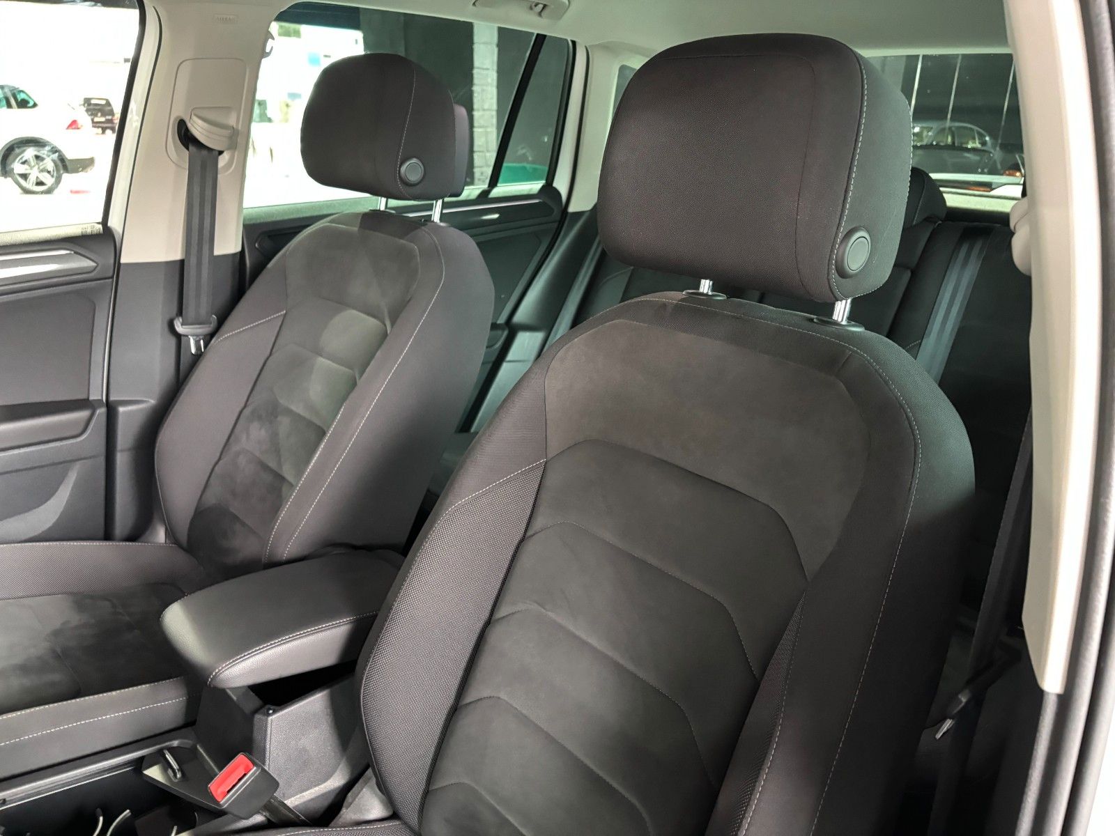 Fahrzeugabbildung Volkswagen Tiguan Highline *CarPlay*Kamera*LED*SHZ*Navi