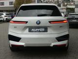 BMW iX xDrive50 Sportpak.AHK°LASER°PANO°22"-Massage - BMW iX xDrive50 Gebrauchtwagen