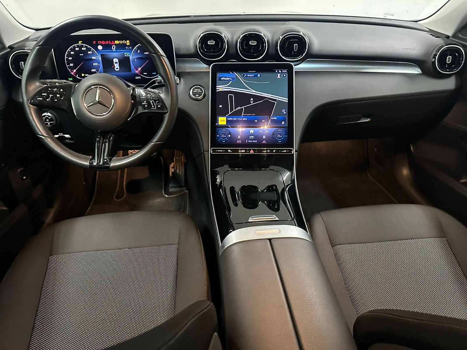 Fahrzeugabbildung Mercedes-Benz C 200 d Autom. AAVANTGARDE*AHK*KAMERA*