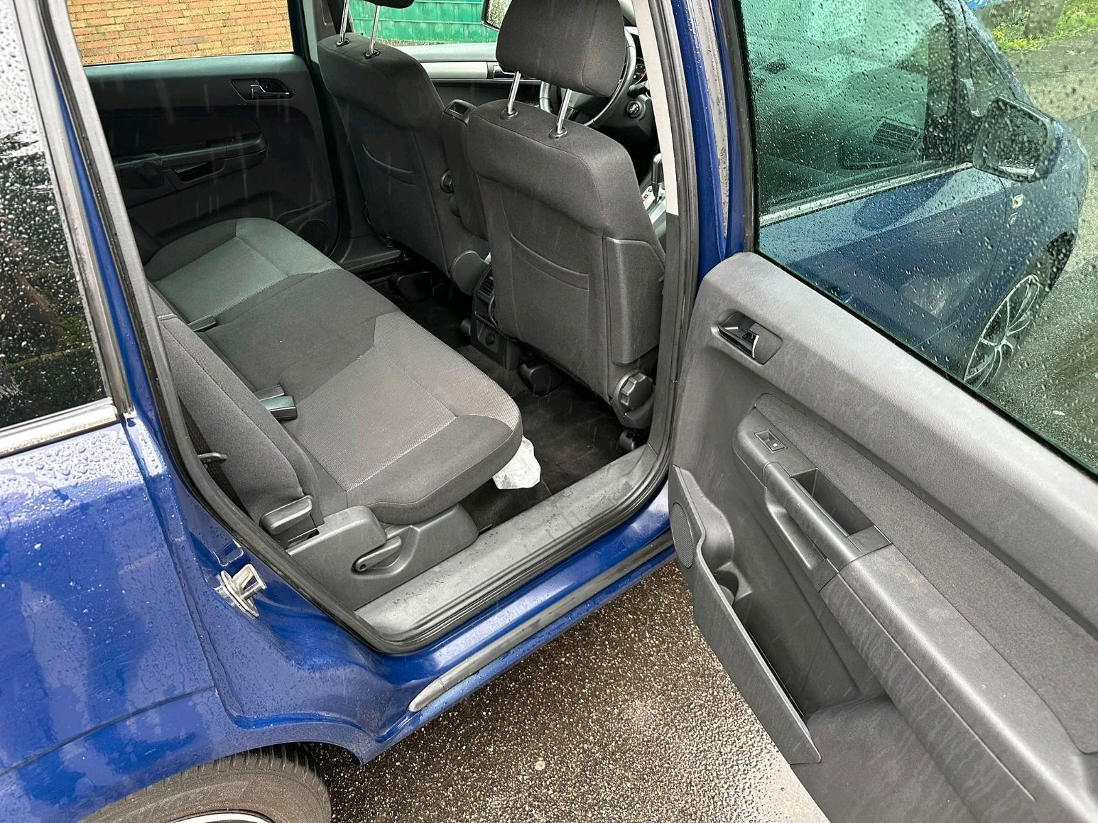 Opel Zafira 2010 — photo 6
