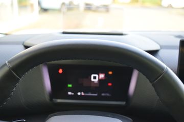 Citroën C4 PT130 EAT8 Shine | PDach, RCam, 360, TW, Voll