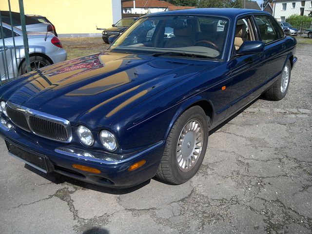 Jaguar XJ8