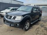 Nissan Pathfinder 2.5 dCi SE 7 Sitzer AHK - Nissan Pathfinder: 7 Sitzer