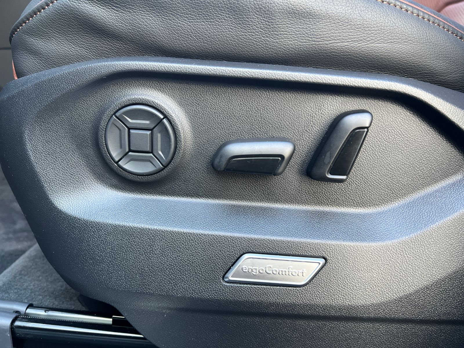 Fahrzeugabbildung Volkswagen Touareg Elegance 3.0 TDI 4MOTION *AHK, Pano, Dyn