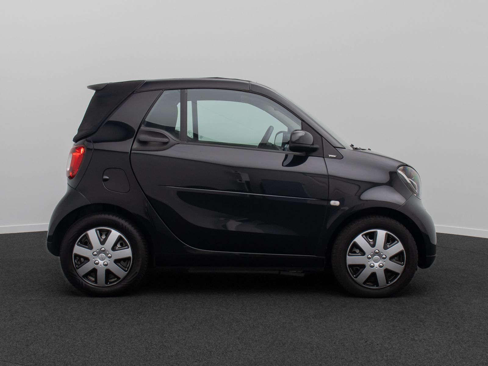 Fahrzeugabbildung Smart ForTwo Cabrio Tempomat Navi JBL Sitzhzng KlimaAT