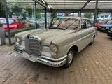 Mercedes-Benz 220 SEB - Mercedes-Benz 220 mit Benzin-Antrieb: Limousine, Seb