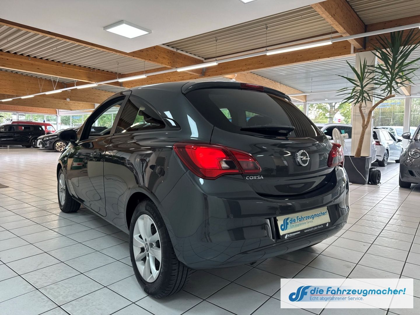 Fahrzeugabbildung Opel Corsa E Active SHZ LenkradHZG Temp PDC Berganfah