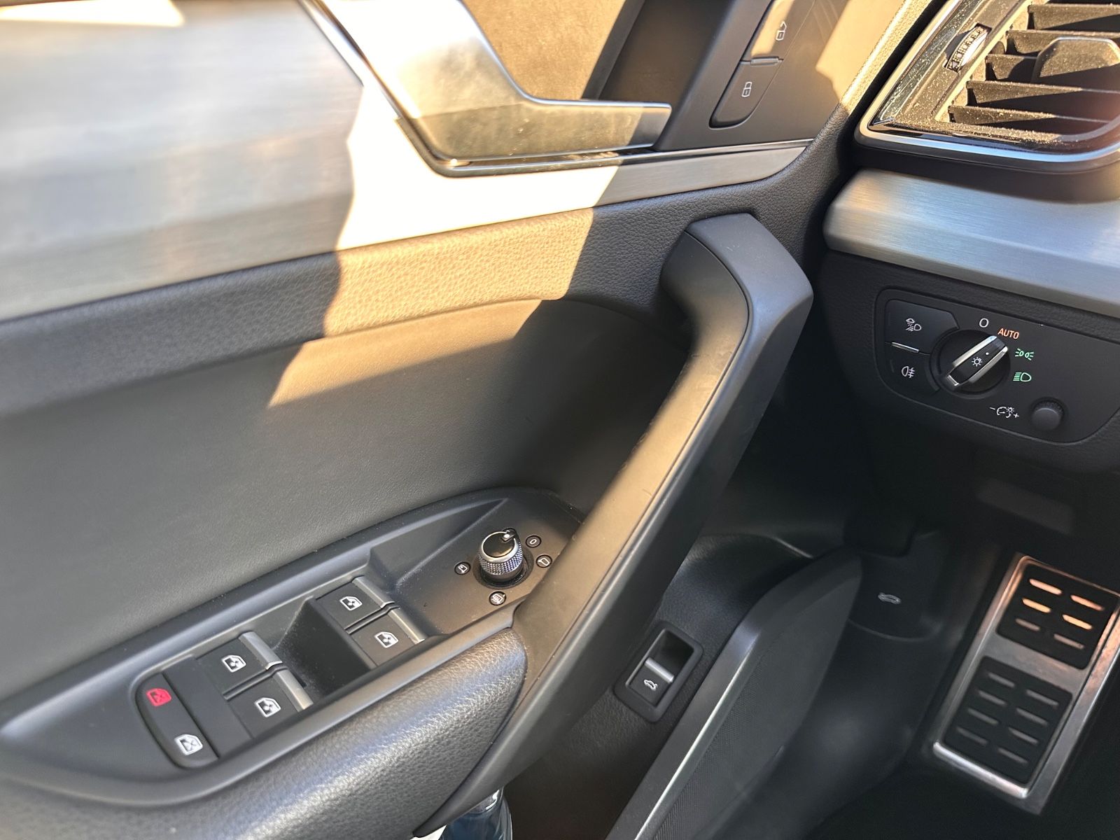 Fahrzeugabbildung Audi Q5 40 TDI quattro S line AHK/ACC/Navi/APP/LED