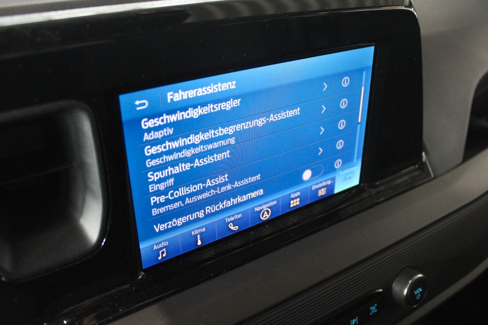 Fahrzeugabbildung Ford Tourneo Courier Titanium Automatik FahrerAssPak