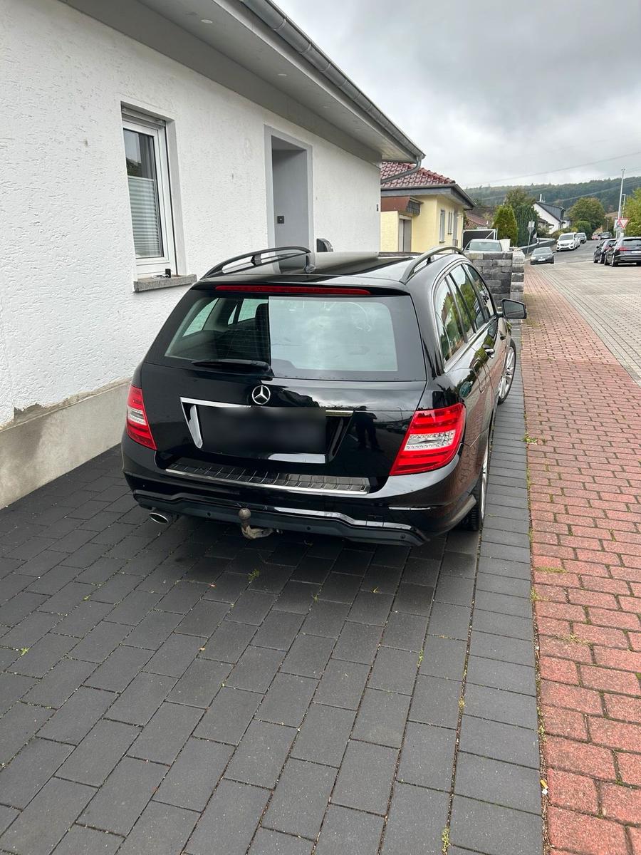 Mercedes-Benz C220 2012 — rear view